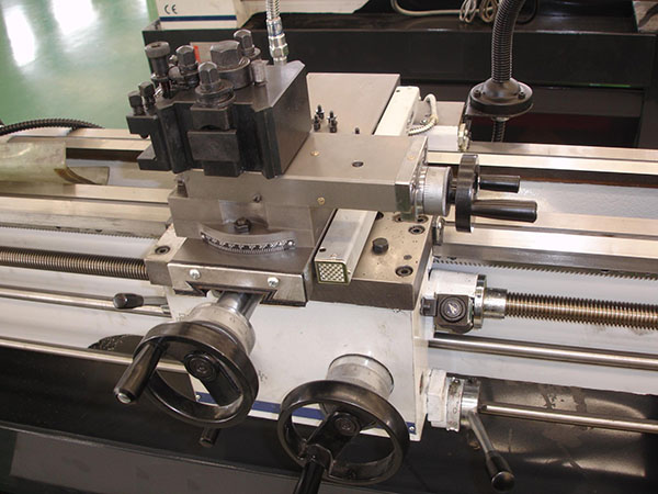 LC340A LC360B Gap bed lathe(图2) LC340A LC360B Gap bed lathe(图2)